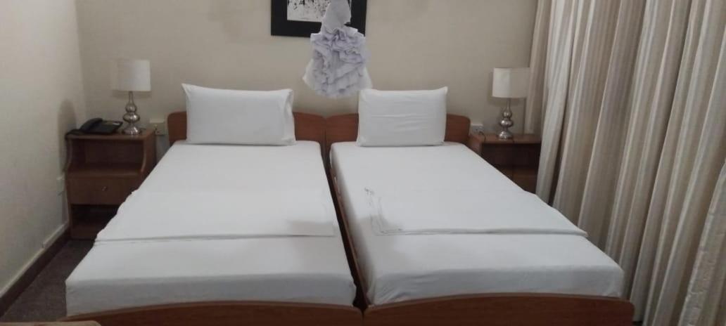 Milano Tourist Rest Hotel Anuradhapura Buitenkant foto