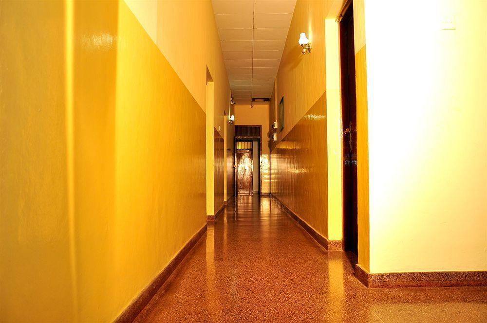 Milano Tourist Rest Hotel Anuradhapura Buitenkant foto