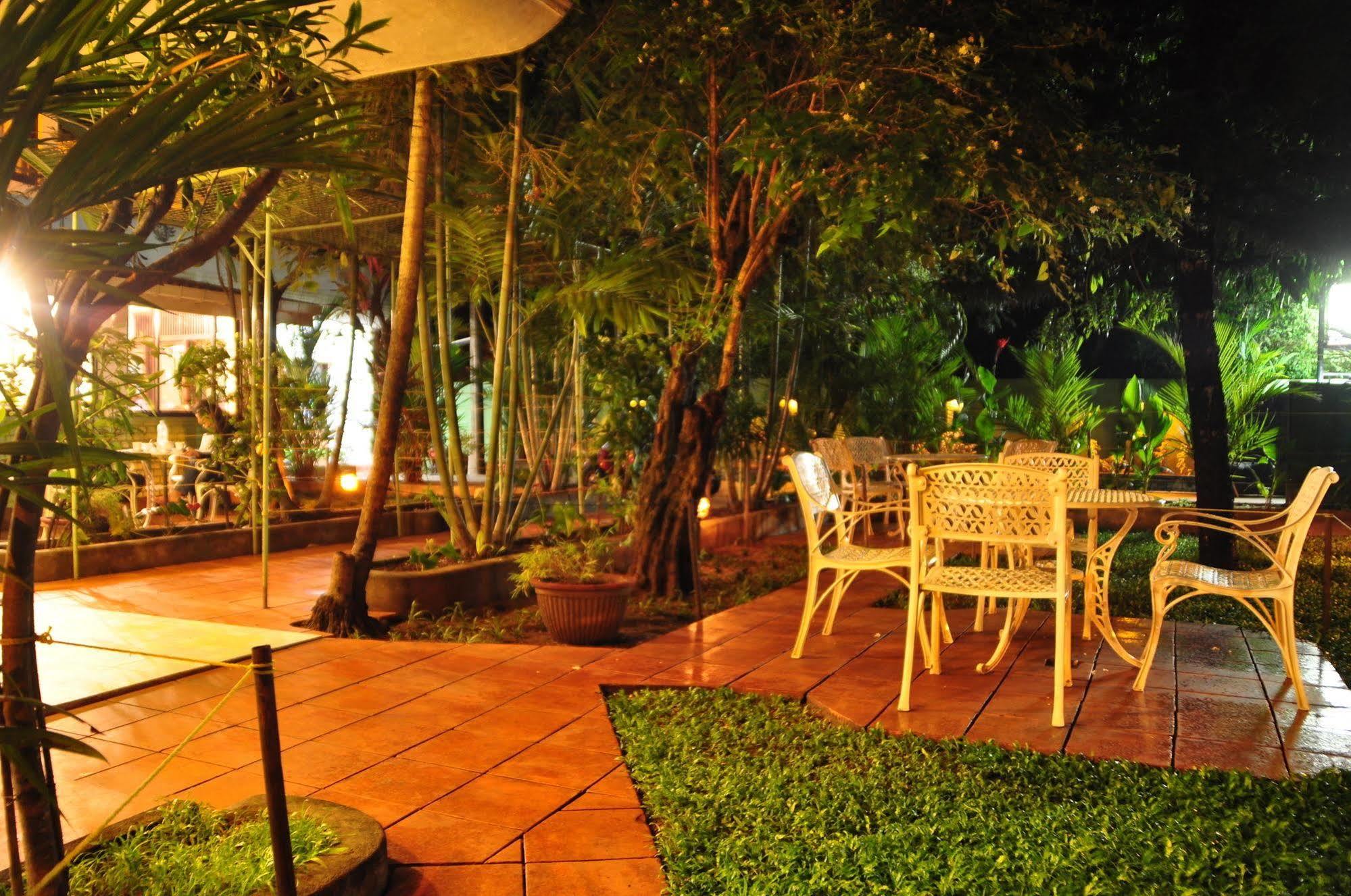 Milano Tourist Rest Hotel Anuradhapura Buitenkant foto