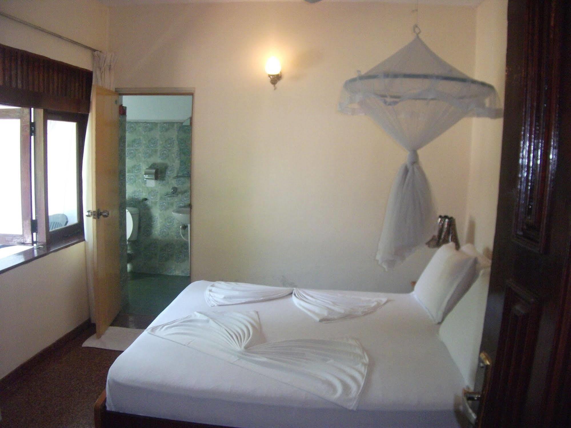 Milano Tourist Rest Hotel Anuradhapura Buitenkant foto