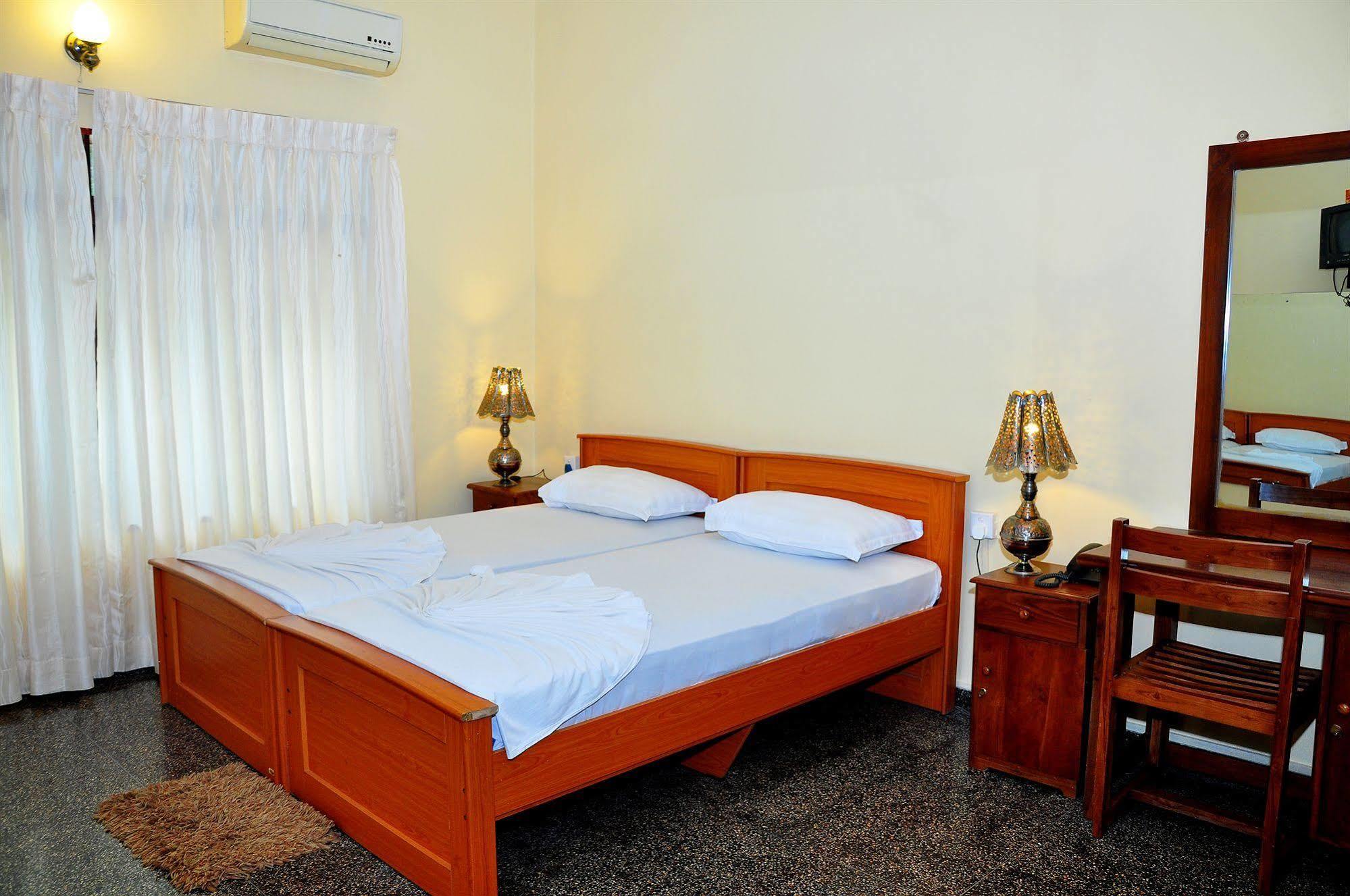 Milano Tourist Rest Hotel Anuradhapura Buitenkant foto