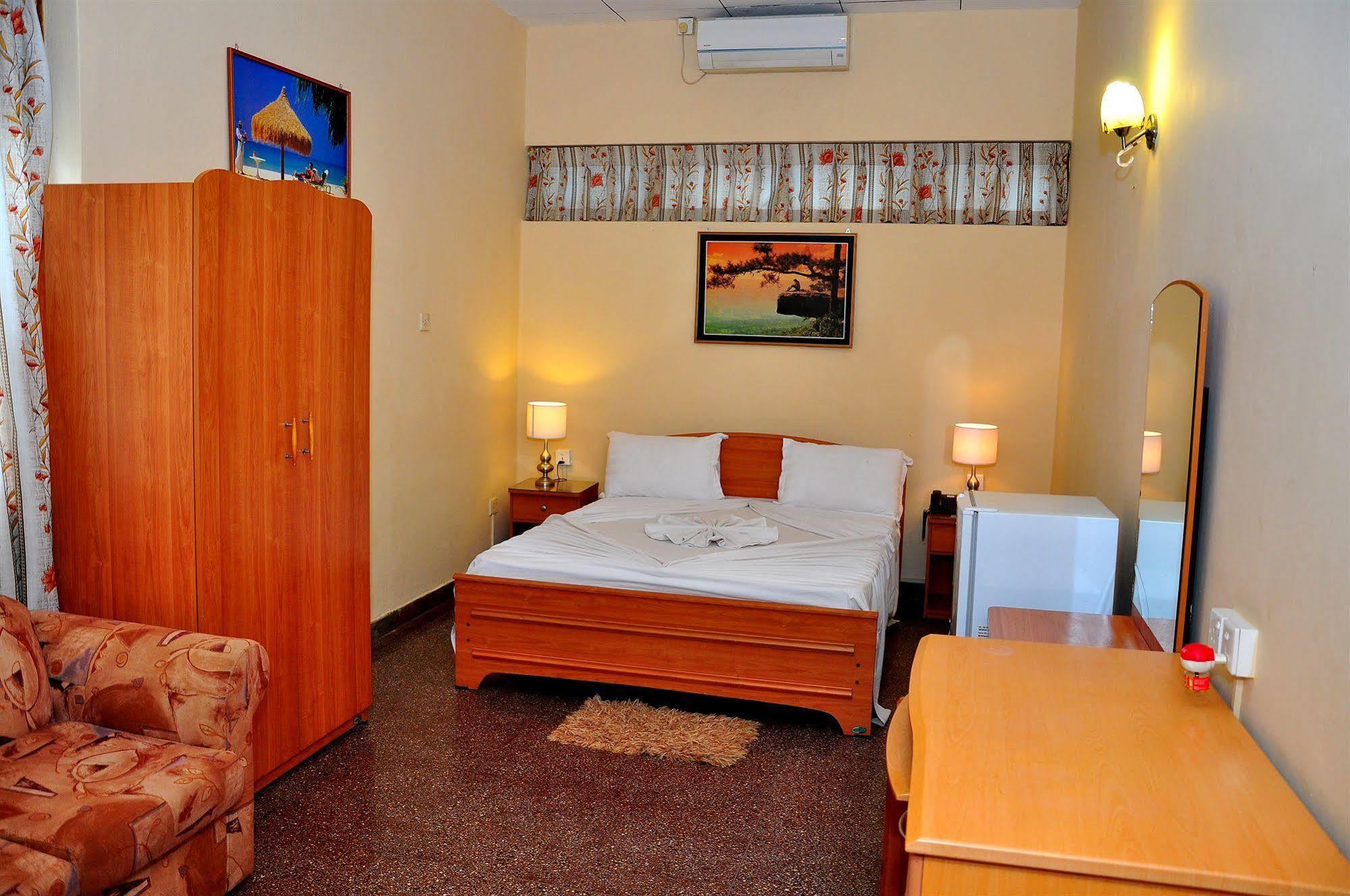Milano Tourist Rest Hotel Anuradhapura Buitenkant foto